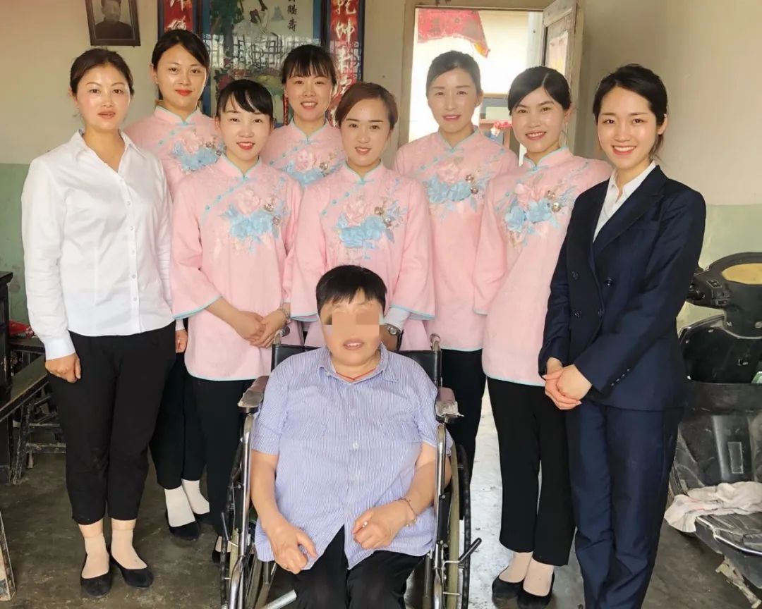 助殘日里船娘們包的餃子，溫暖了她的心